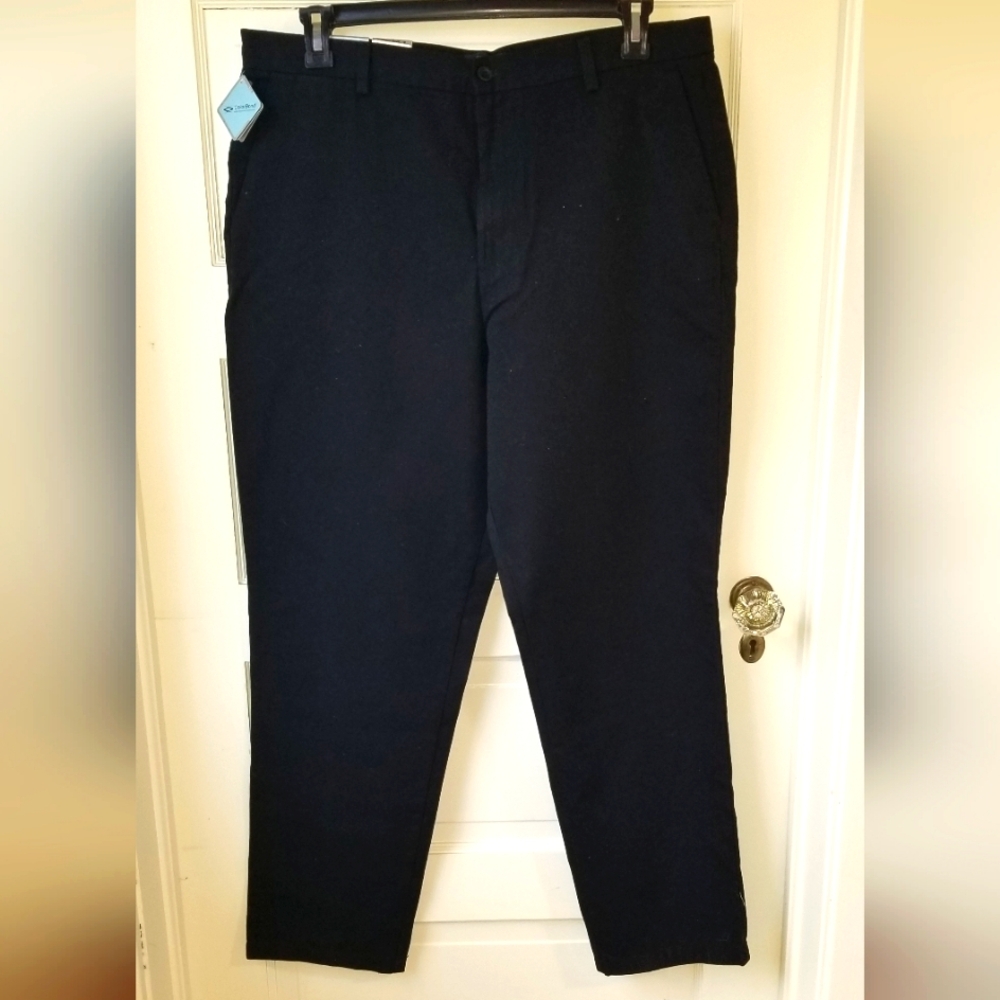 Dockers NWT Women's Black Khaki Pants Medium Inseam with Stain Defender Size 18M